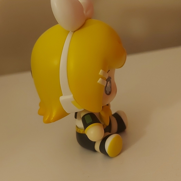 Hug me kagamine rin figure - Picture 4 of 5
